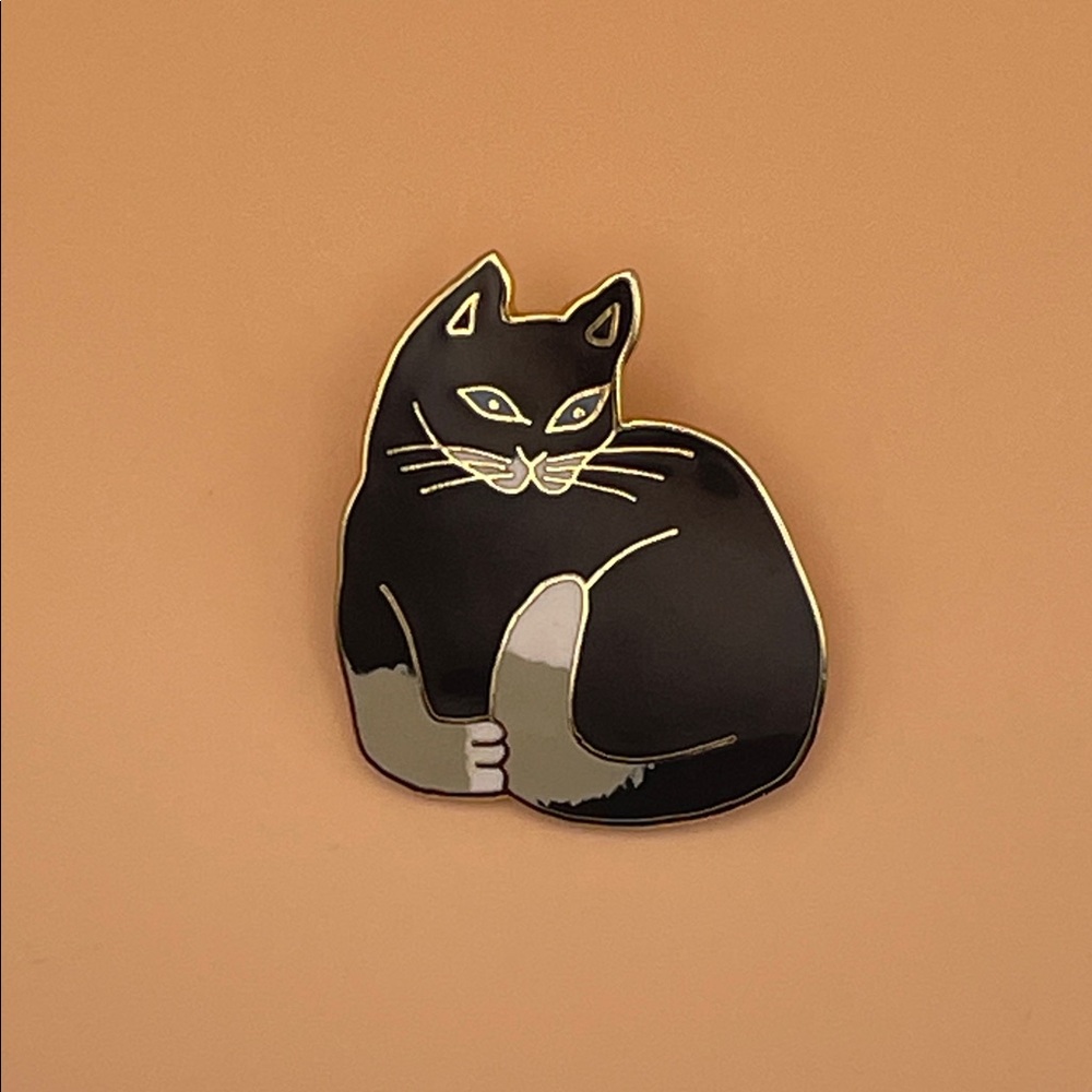 Black and Gold Cat Enamel Pin C45
